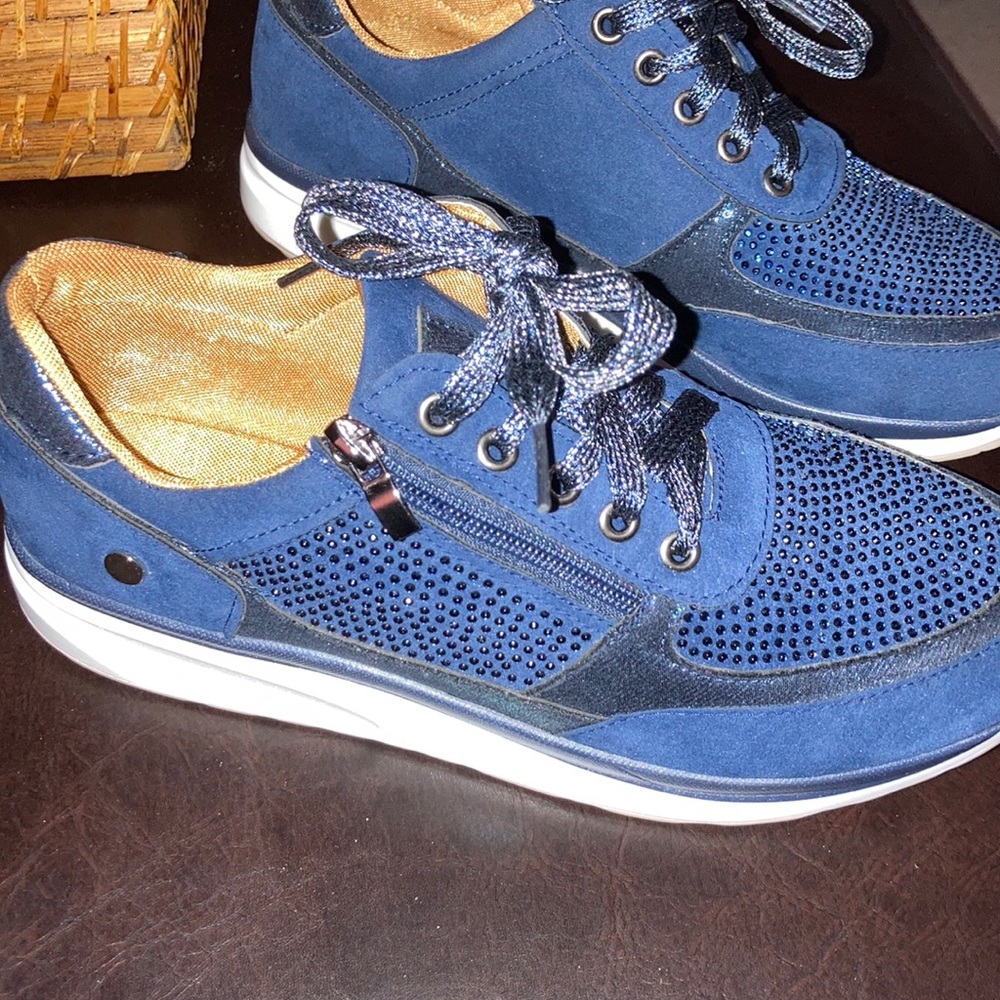 Women’s Navy Blue Athletic Sneakers with Decorative Zip